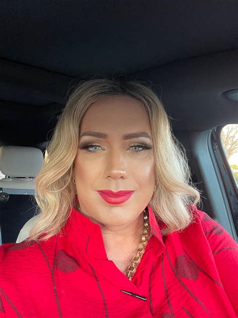 Red is my new color by u/miaipanema .